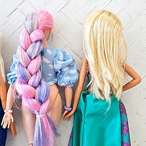Lot of Four Barbie Dolls Three with Clothes One Missing Bottoms Two Heavier Set - Picture 8 of 10